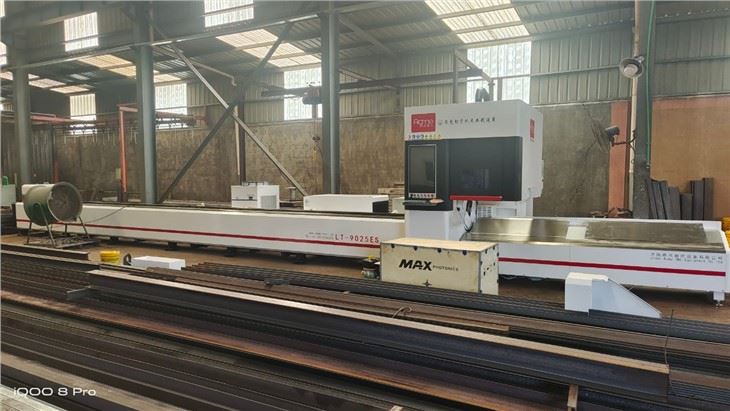 3000W Tube Laser Cutter